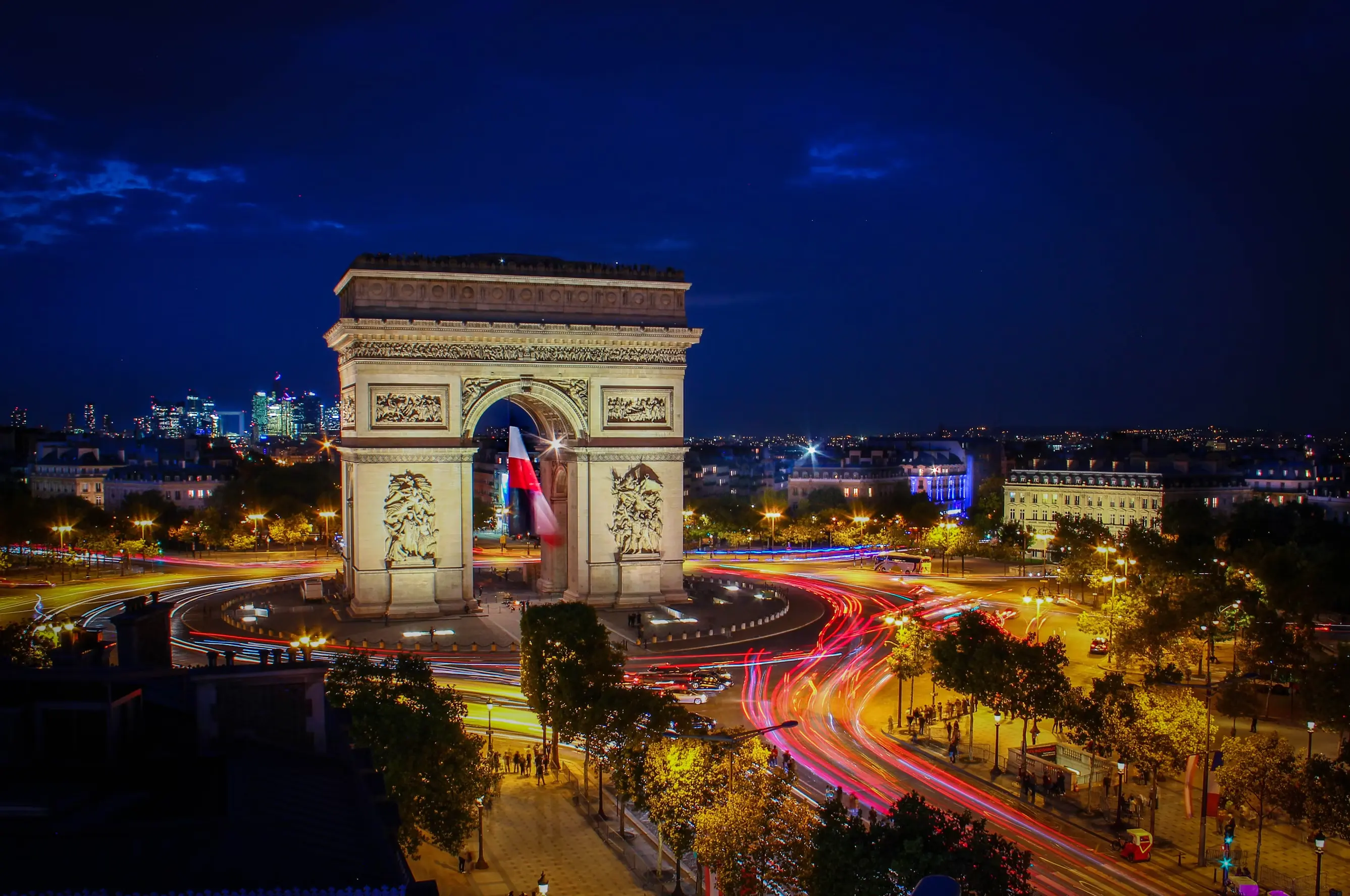 Viagem pelo Arco do Triunfo, Paris